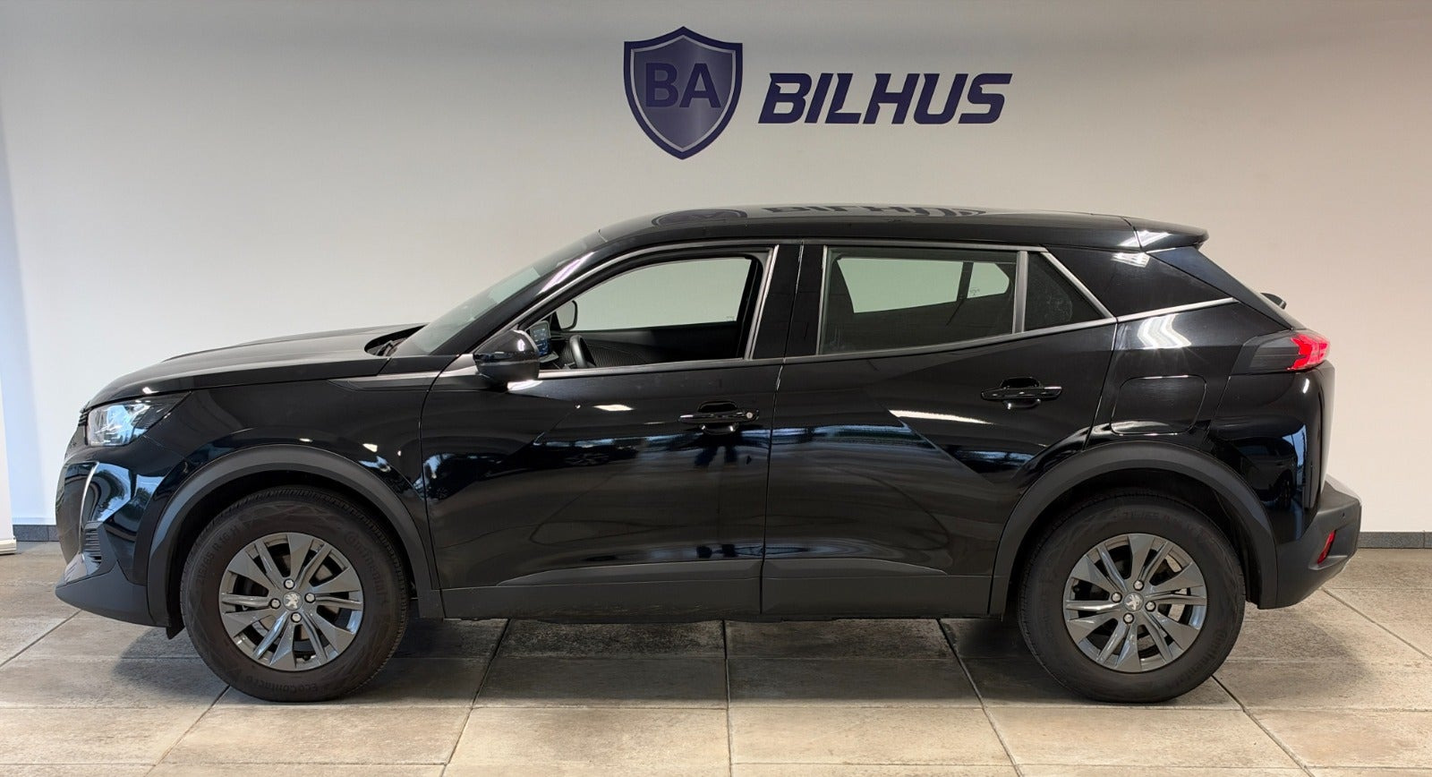 Sort Peugeot 2008 fra 2023