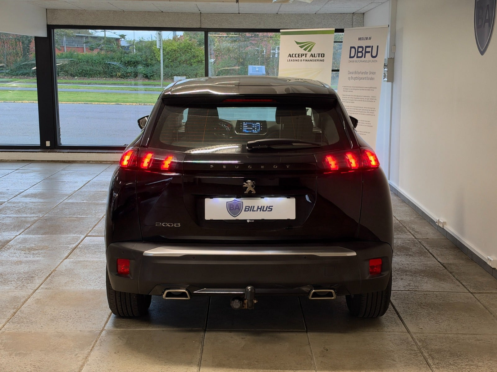 Sort Peugeot 2008 fra 2023