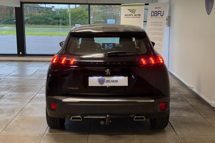 Sort Peugeot 2008 fra 2023