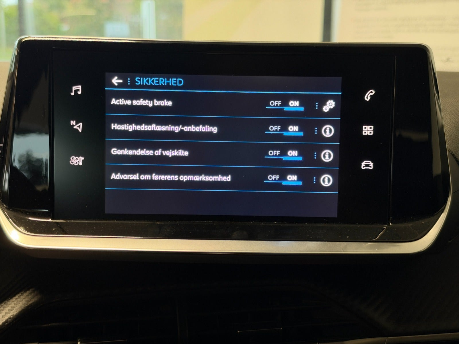 Sort Peugeot 2008 fra 2023