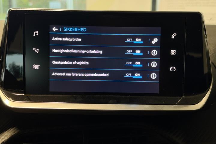 Sort Peugeot 2008 fra 2023