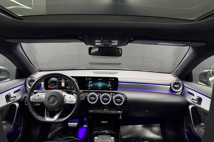 Grå Mercedes CLA220 d fra 2020