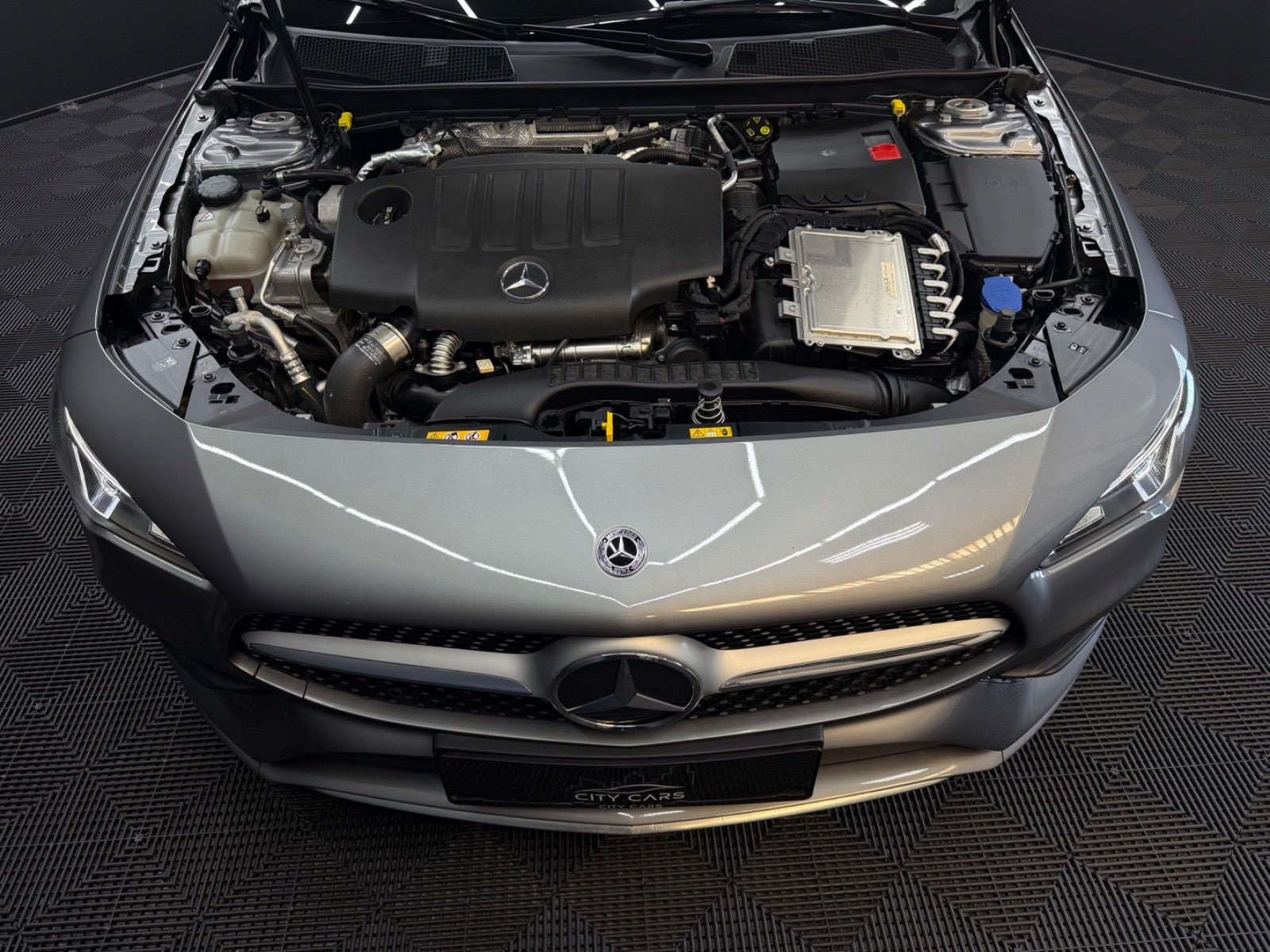 Grå Mercedes CLA220 d fra 2020