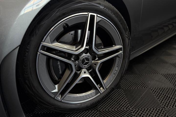 Grå Mercedes CLA220 d fra 2020