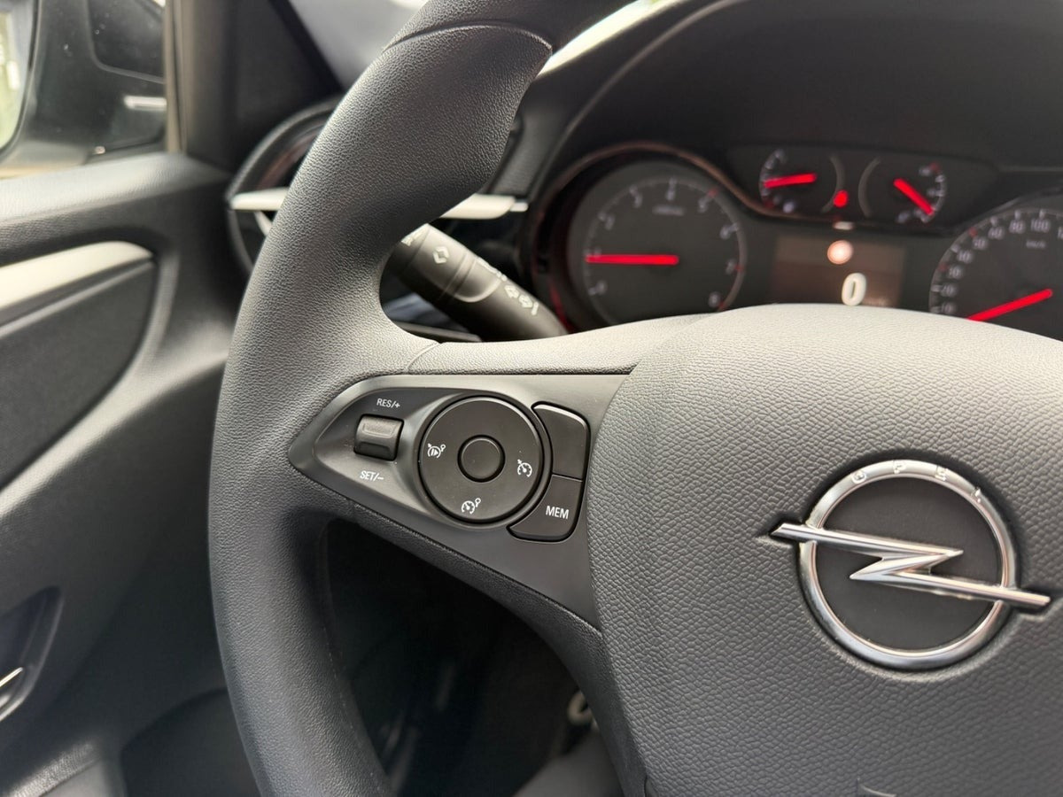 Hvid Opel Corsa fra 2020