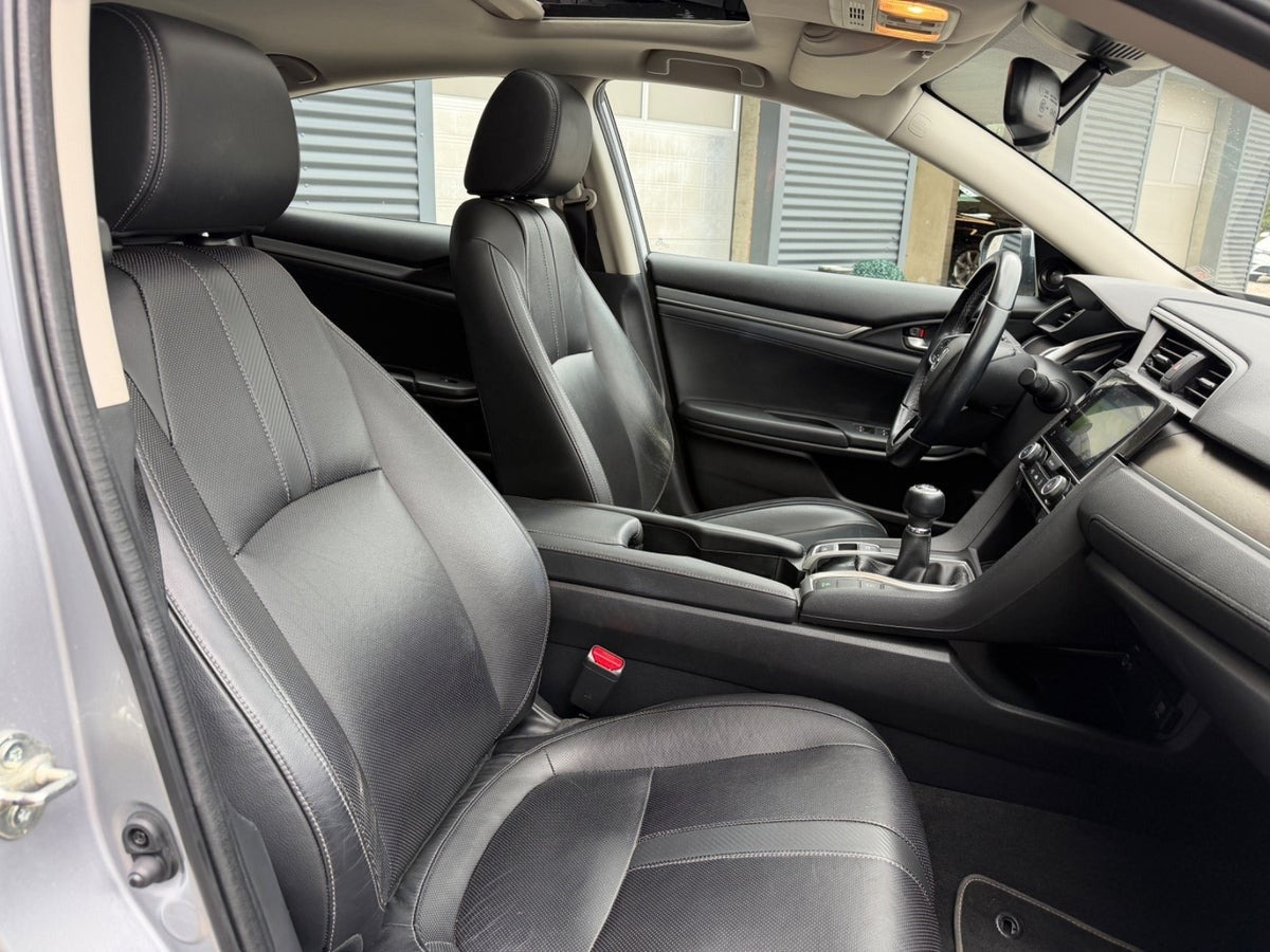 Sølv Honda Civic fra 2020