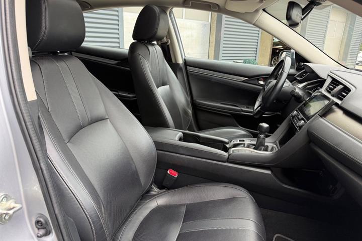 Sølv Honda Civic fra 2020