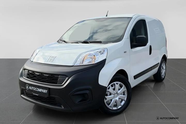 Hvid Fiat Fiorino fra 2022 set udefra