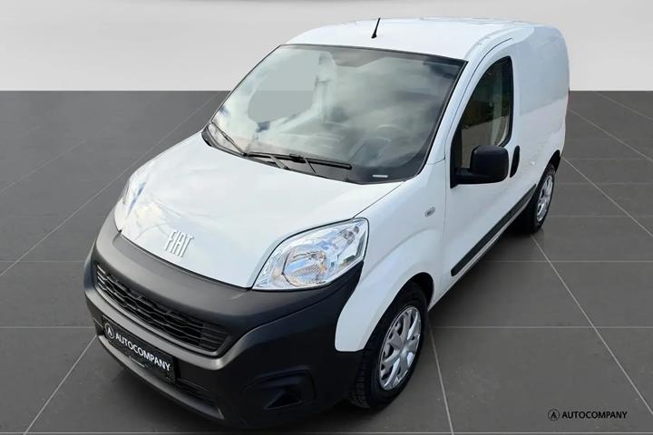 Hvid Fiat Fiorino fra 2022 set udefra