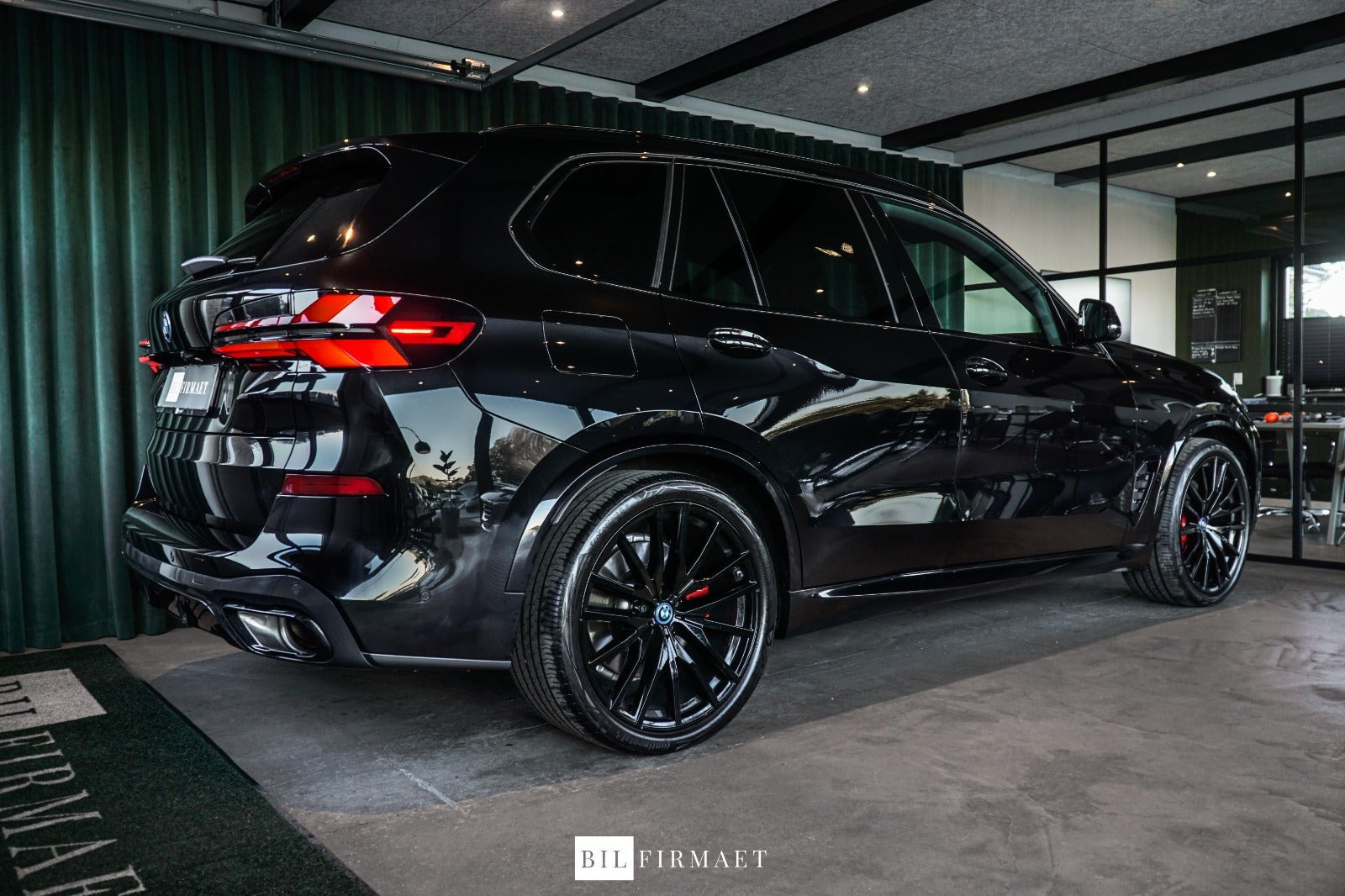 Sort BMW X5 fra 2024