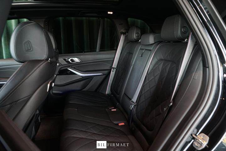 Sort BMW X5 fra 2024