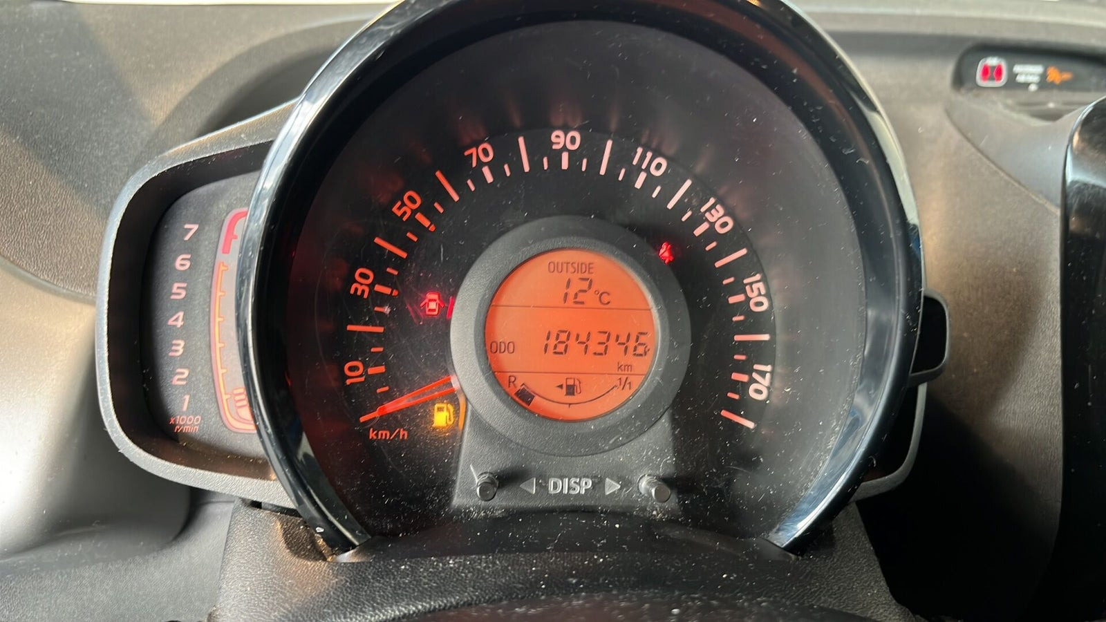 Blå Peugeot 108 fra 2016