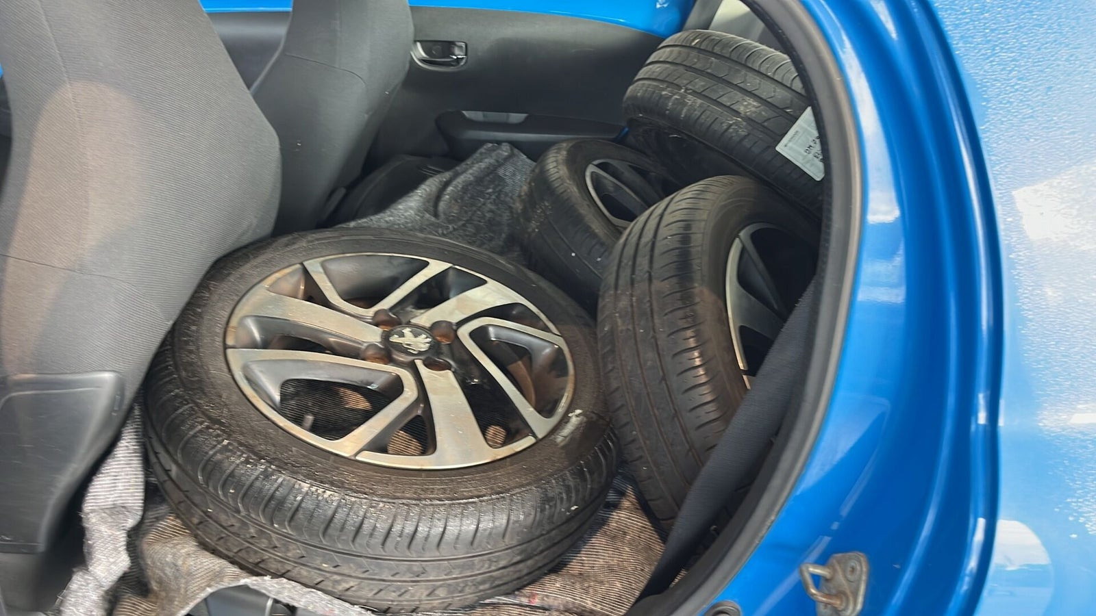 Blå Peugeot 108 fra 2016