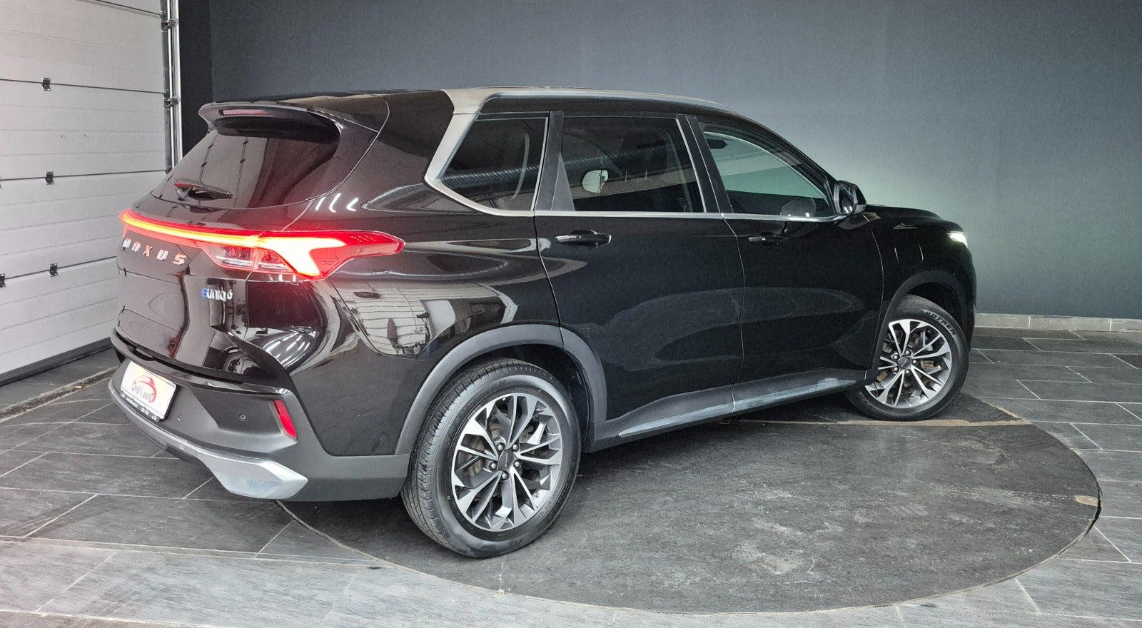 Sort Maxus Euniq6 fra 2023