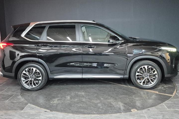 Sort Maxus Euniq6 fra 2023