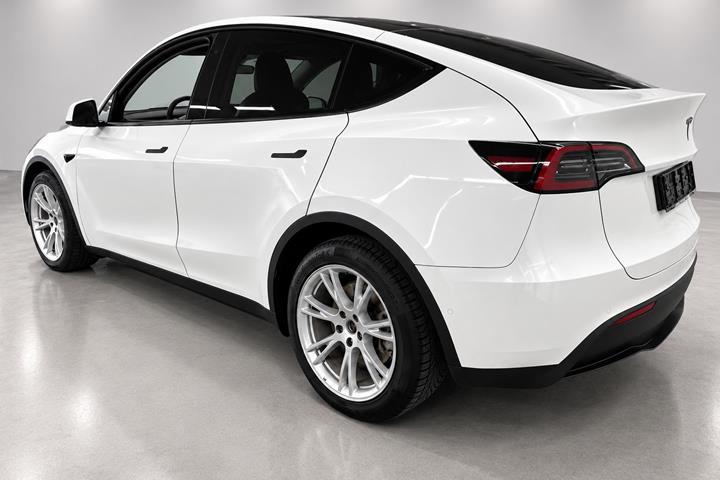Hvid Tesla Model Y fra 2022