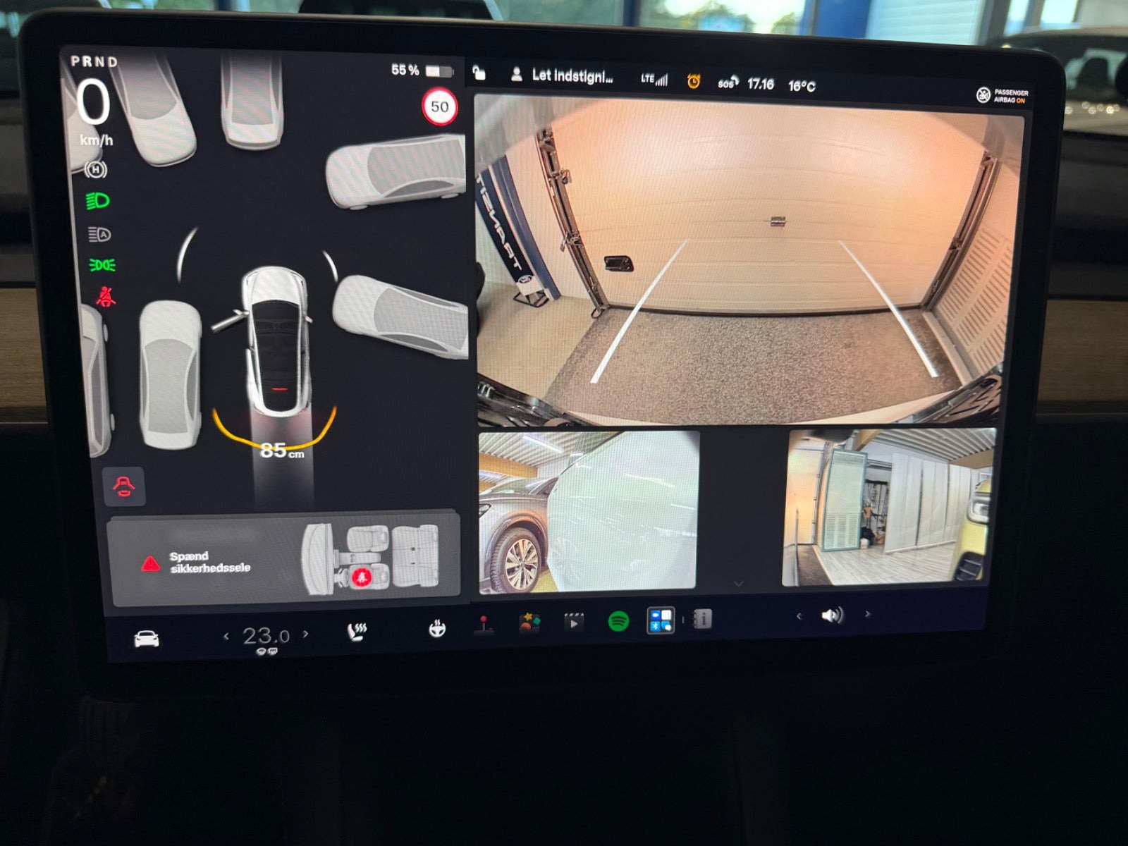Hvid Tesla Model Y fra 2022