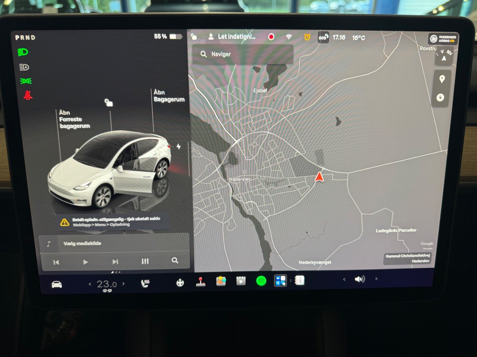 Hvid Tesla Model Y fra 2022