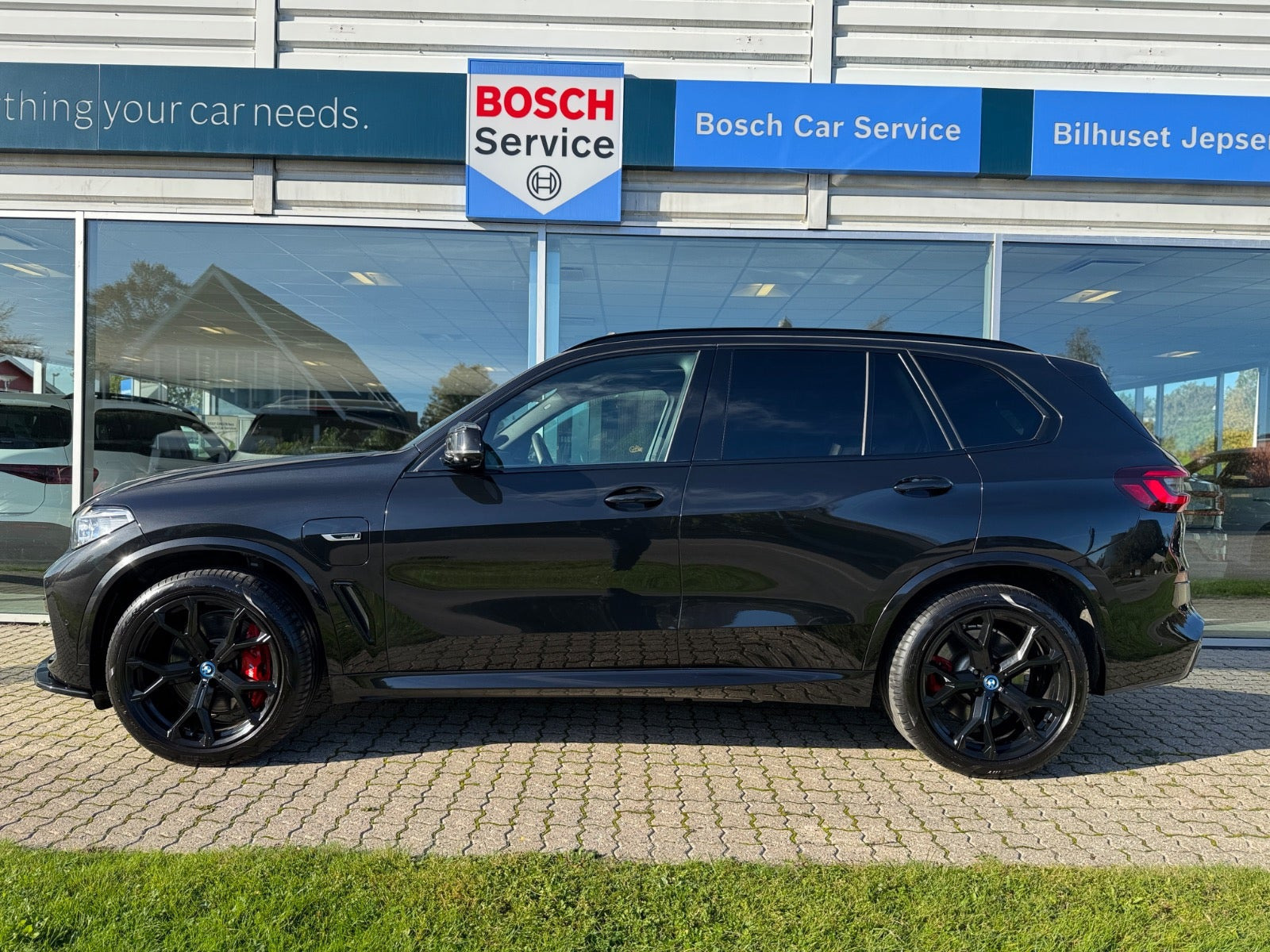 Grøn BMW X5 fra 2022