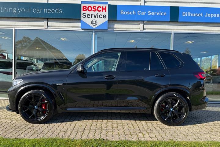 Grøn BMW X5 fra 2022
