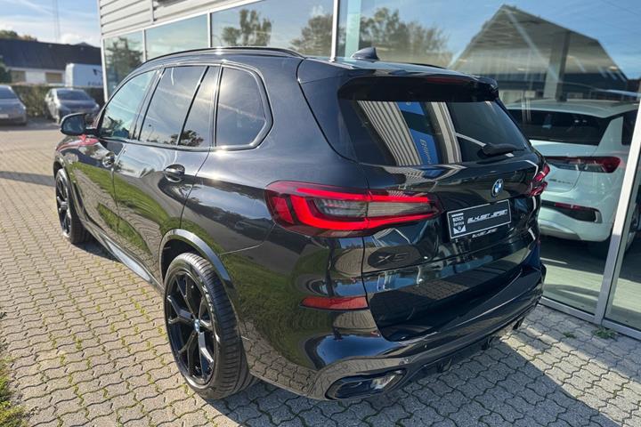 Grøn BMW X5 fra 2022