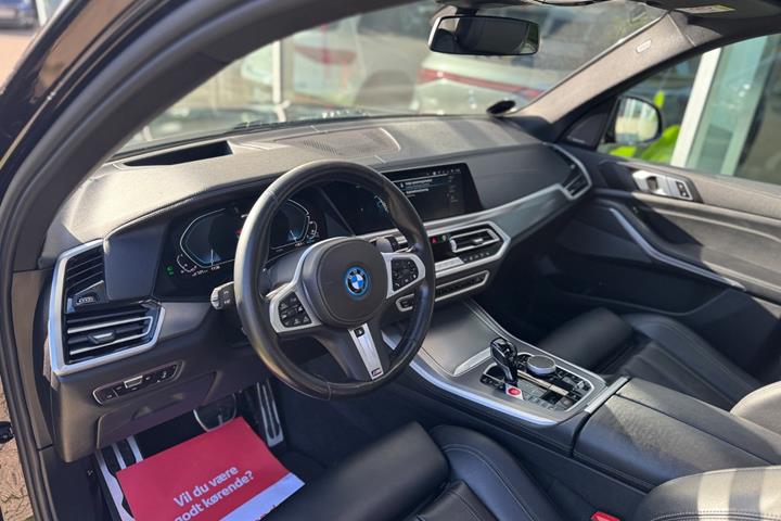 Grøn BMW X5 fra 2022