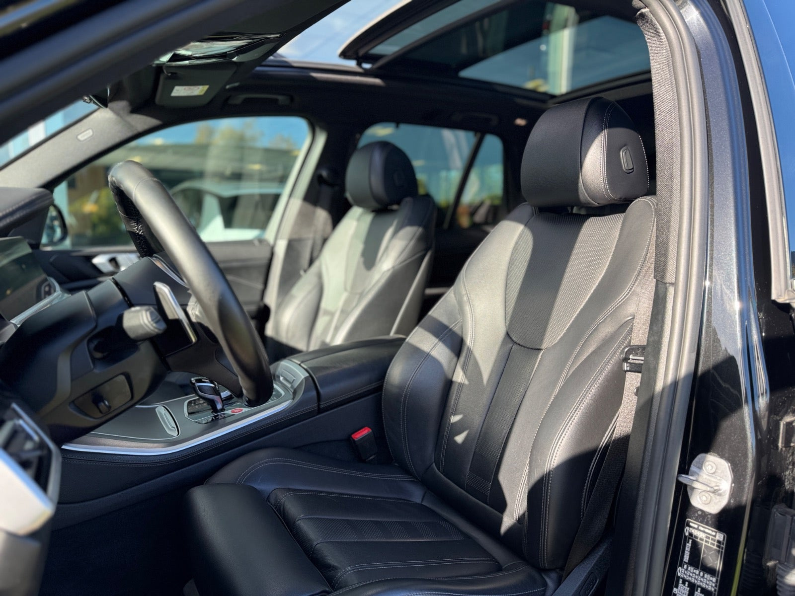 Grøn BMW X5 fra 2022