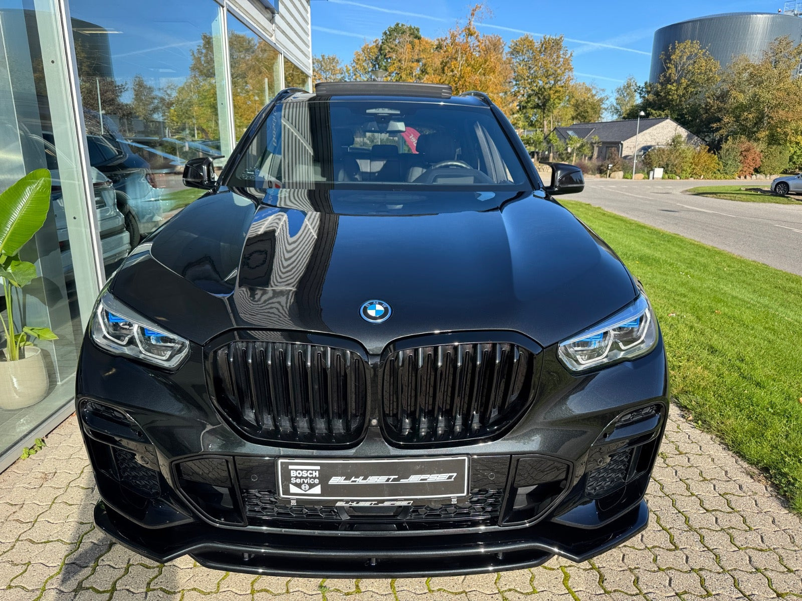 Grøn BMW X5 fra 2022