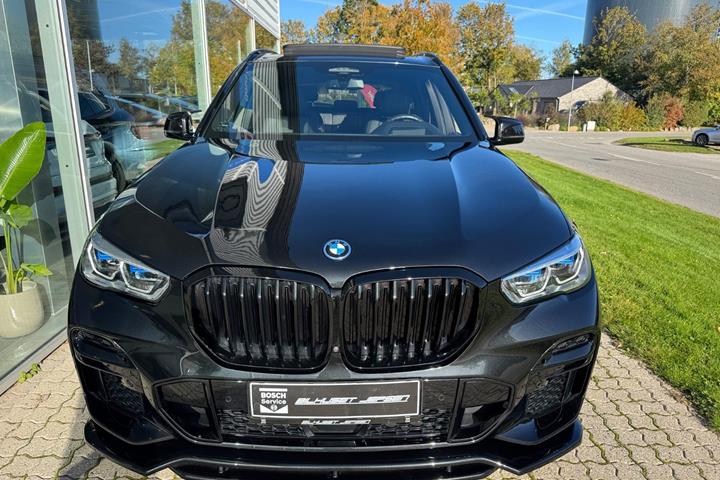 Grøn BMW X5 fra 2022