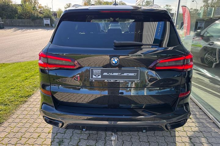 Grøn BMW X5 fra 2022