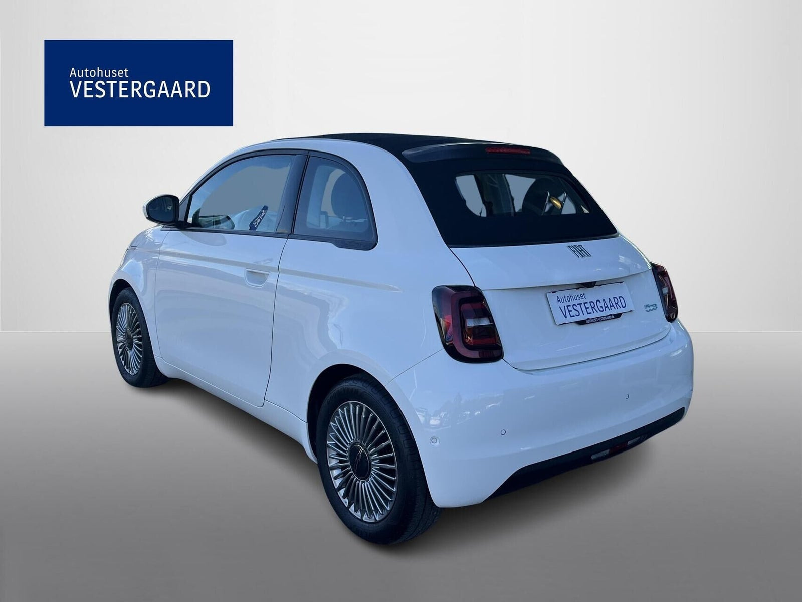 Hvid Fiat 500e fra 2023