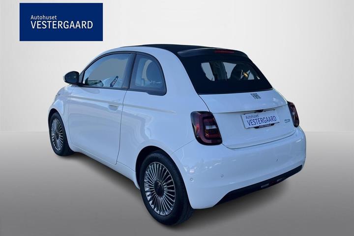 Hvid Fiat 500e fra 2023