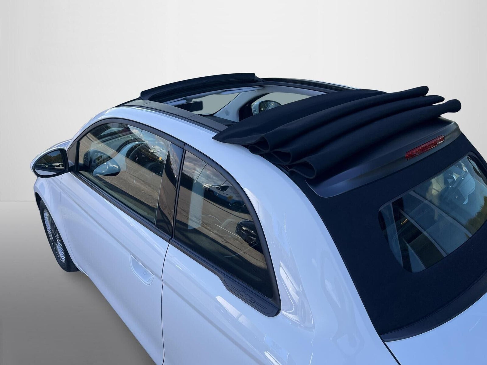 Hvid Fiat 500e fra 2023