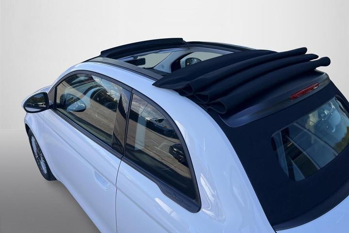 Hvid Fiat 500e fra 2023