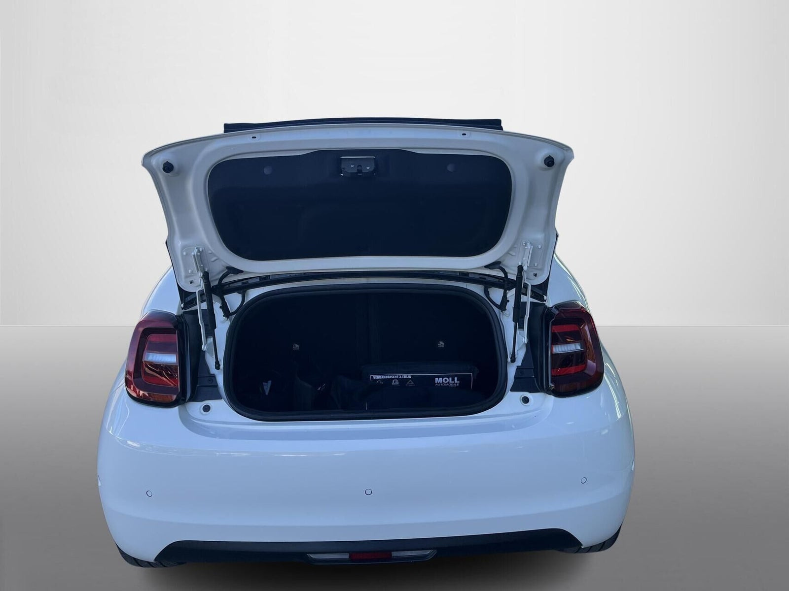 Hvid Fiat 500e fra 2023