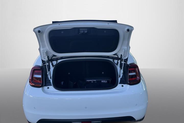 Hvid Fiat 500e fra 2023
