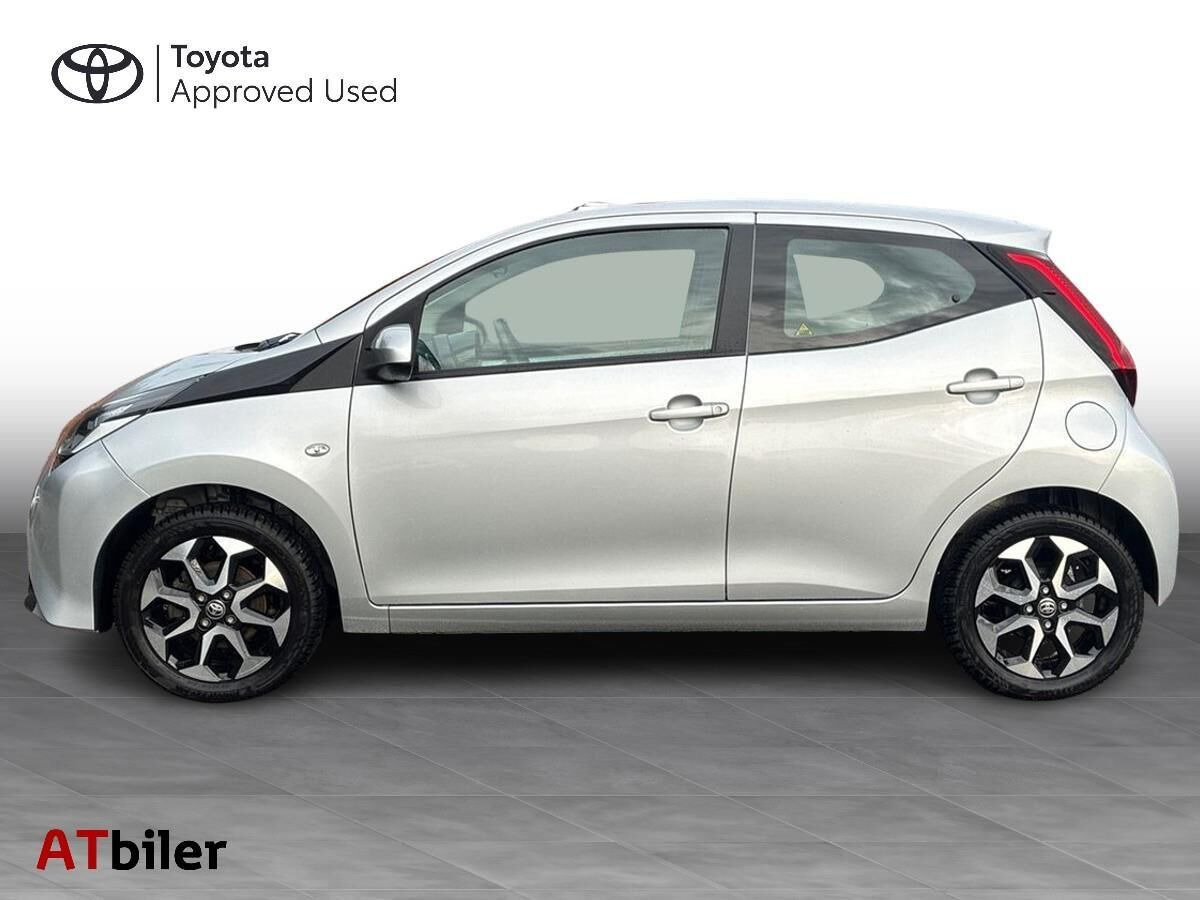 Grå Toyota Aygo fra 2020