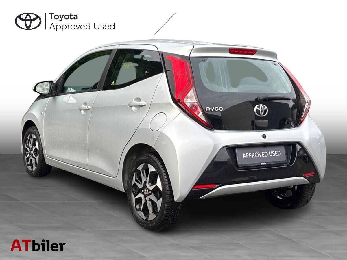 Grå Toyota Aygo fra 2020