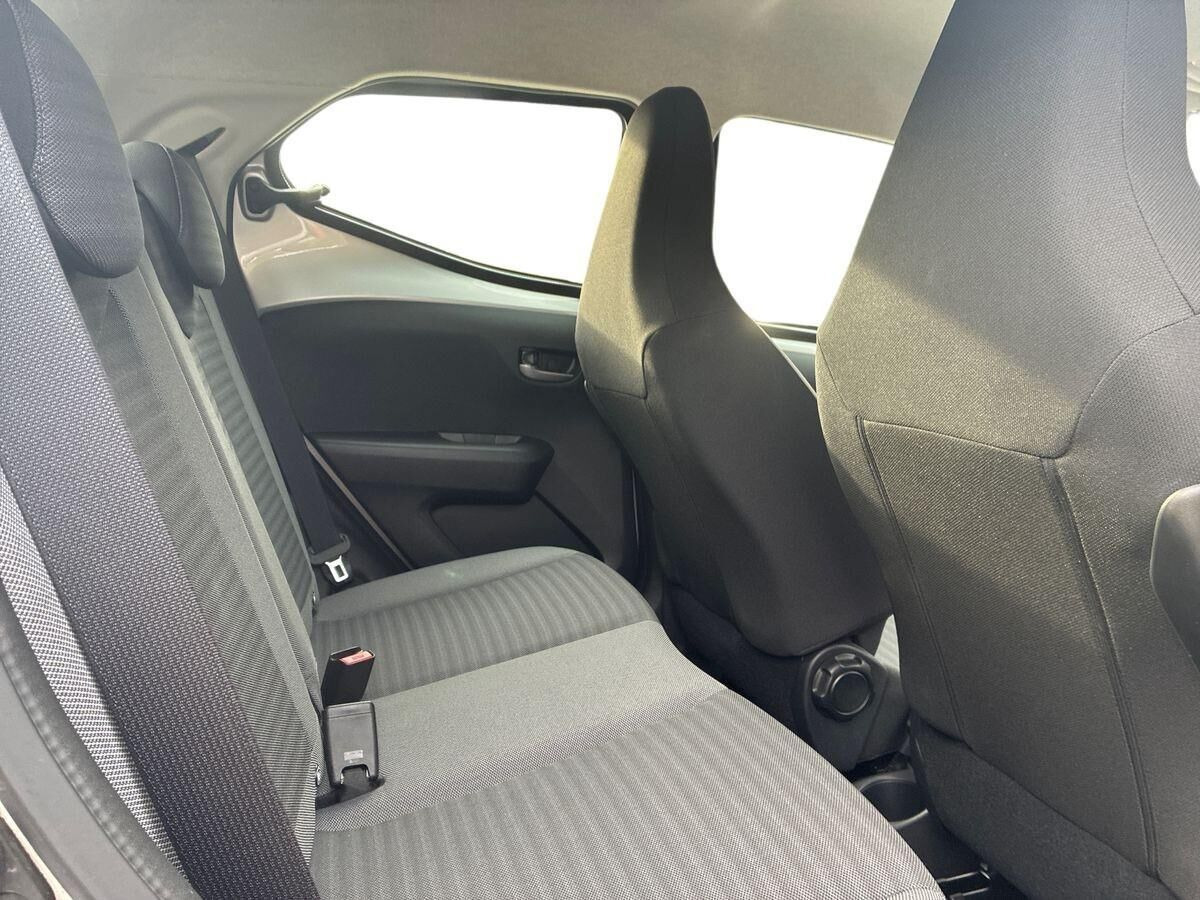 Grå Toyota Aygo fra 2020