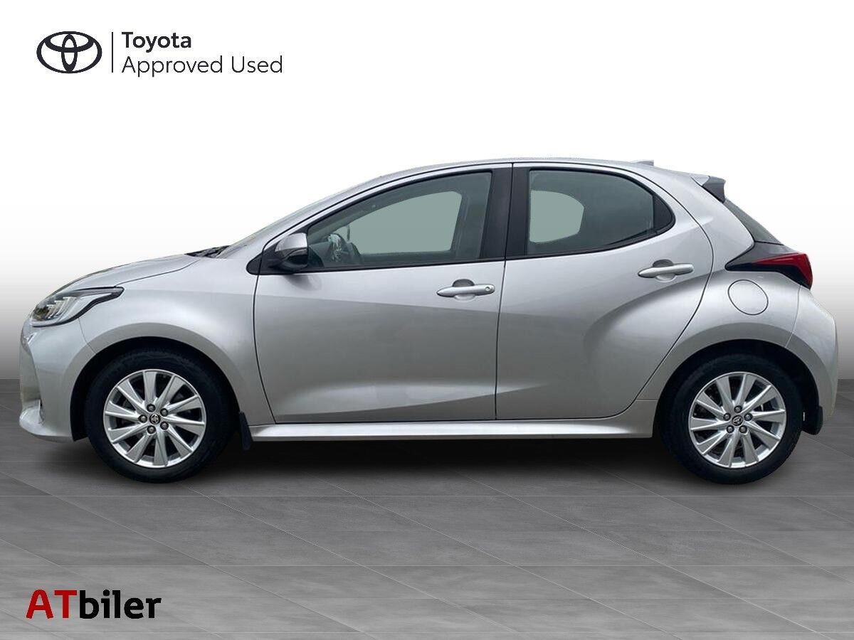 Sølv Toyota Yaris fra 2022