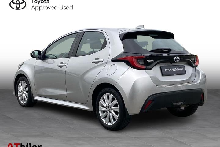Sølv Toyota Yaris fra 2022