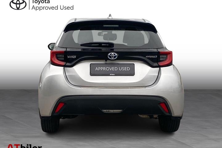 Sølv Toyota Yaris fra 2022