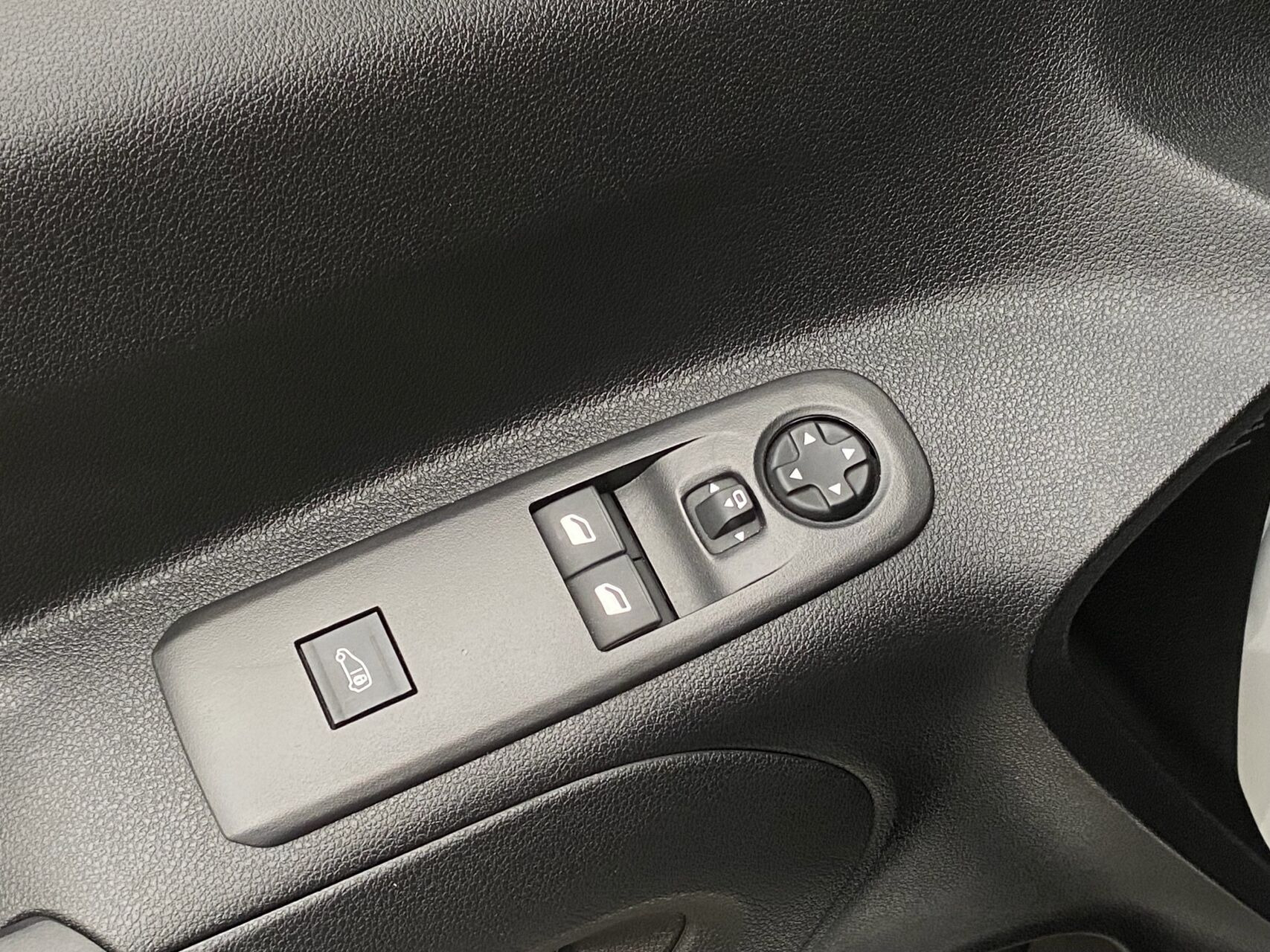 Hvid Opel Combo fra 2019