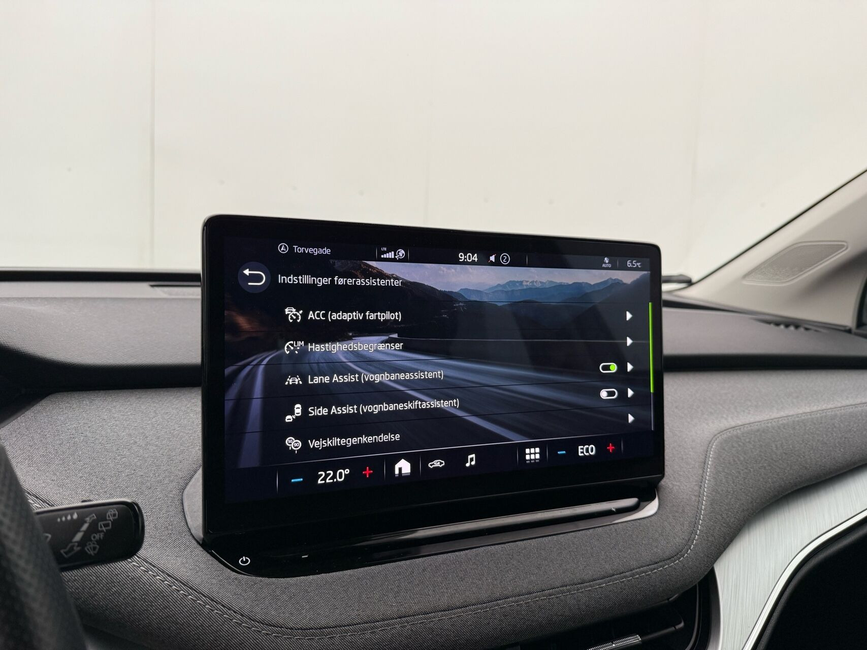 Grå Skoda Enyaq fra 2022