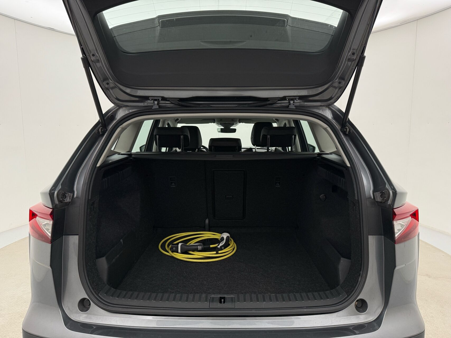 Grå Skoda Enyaq fra 2022