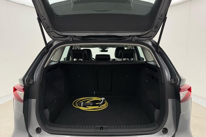 Grå Skoda Enyaq fra 2022
