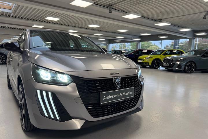 Grå Peugeot e-208 fra 2025