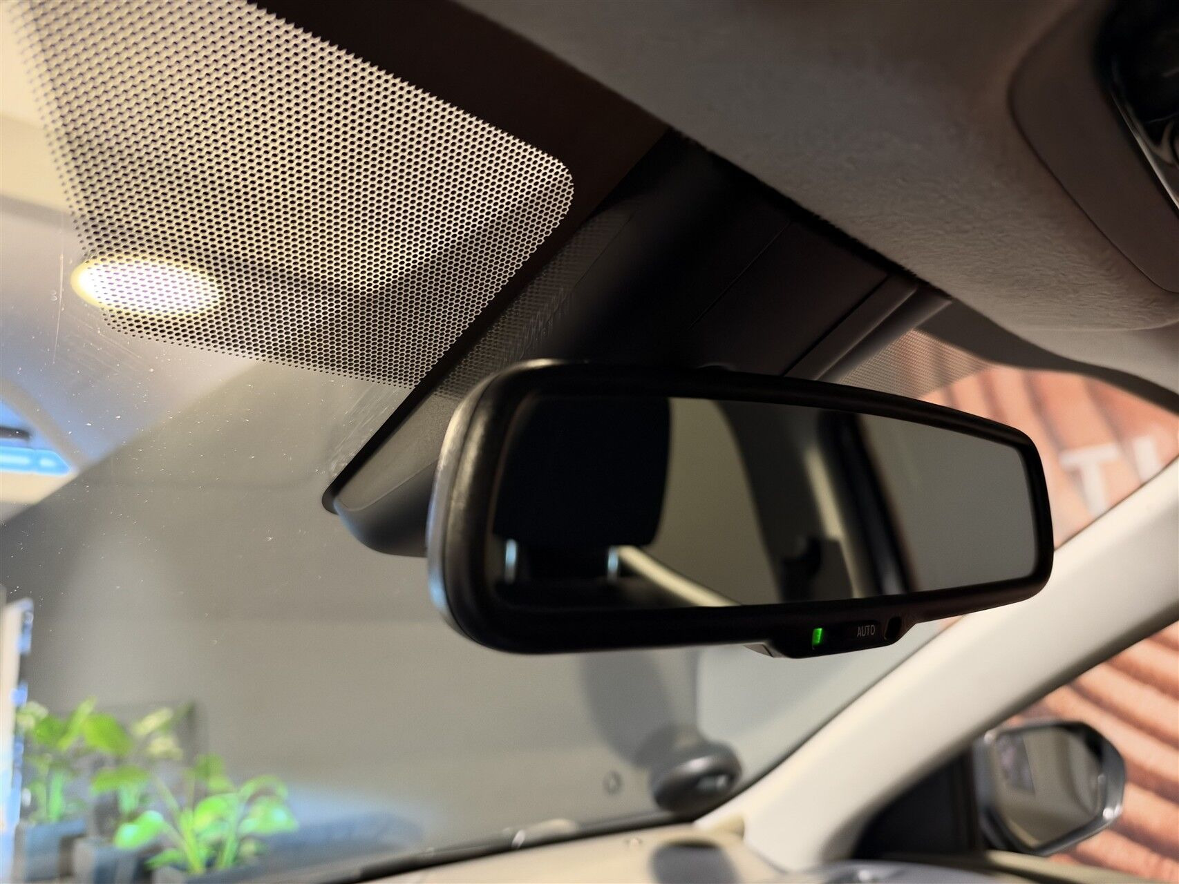 Grå Toyota Yaris fra 2021