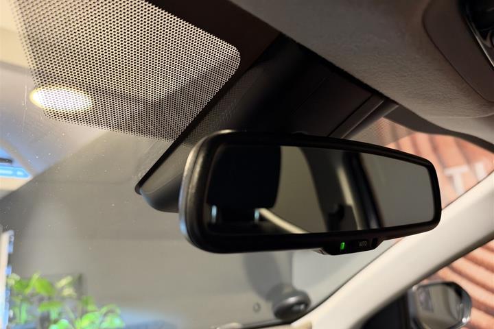 Grå Toyota Yaris fra 2021