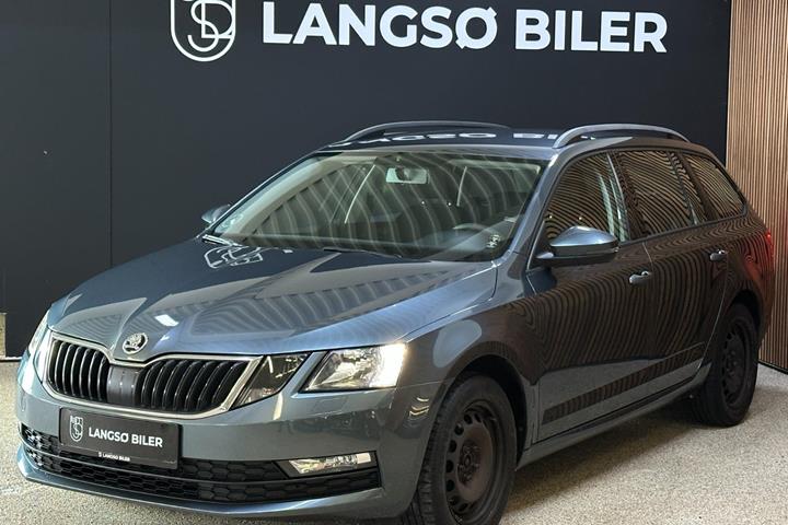 Grå Skoda Octavia fra 2018